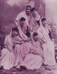 Parsee Bayanlar Grubu by English Photographer