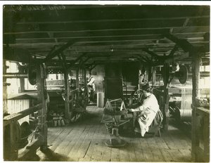 Handloom dokuma, Hughes fabrikası No. 2, 1923 by English Photographer