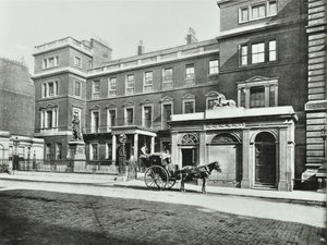 Savaş ofisi dışında Hansom taksi Pall Mall, Willis Koleksiyonu, 1890 by English Photographer