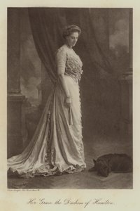 Majesteleri Hamilton Düşesi (siyah-beyaz fotoğraf) by English Photographer