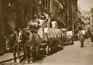 Gazete ofisine kağıdın kaldırılması (sepya fotoğraf) by English Photographer