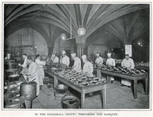 Guildhall Mahzeninde: Ziyafeti Hazırlamak (s/b fotoğraf) by English Photographer