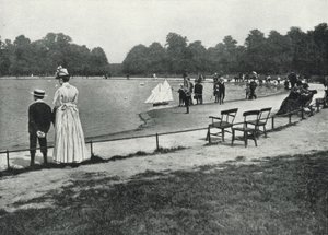 Kensington Bahçeleri, Yuvarlak Gölet (s/b fotoğraf) by English Photographer
