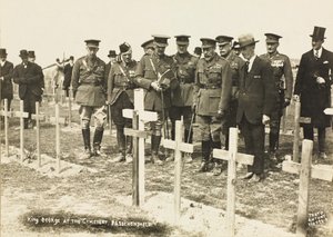 King George V mezarlıkta, Passchendaele by English Photographer