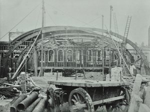 Kings Cross İstasyonu: yapım çalışmaları sürüyor, 1862 by English Photographer