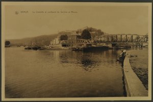 Sambre ve Meuse Kalesi ve izdiham, Namur, c.1914 by English Photographer