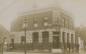 Köyün Delikanlıları, Mary Anne Caddesi, Stepney, Londra by English Photographer
