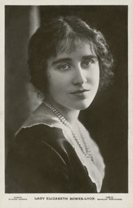 Leydi Elizabeth Bowes-Lyon (s/b fotoğraf) by English Photographer