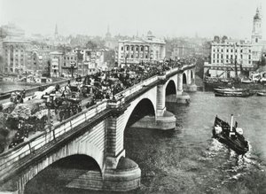 Londra Köprüsü: köprüde atlı trafik, 1895 by English Photographer