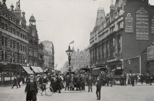 Londra: Tottenham Court Road (s/b fotoğraf) by English Photographer