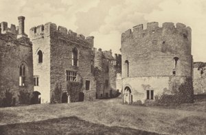 Ludlow Kalesi, İç Koğuş ve Yuvarlak Şapel (b/w fotoğraf) by English Photographer