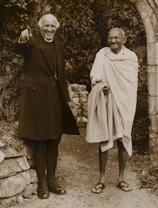 Mahatma Gandhi, İngiliz yönetiminden bağımsızlık hareketinin Hint lideri (s/b fotoğraf) by English Photographer