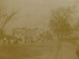 Marble Arch, Hyde Park, Londra by English Photographer
