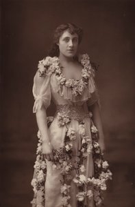 Bayan Julia Neilson by English Photographer