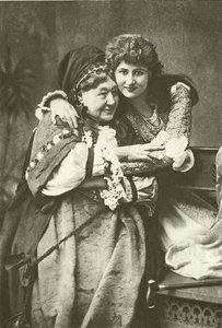Bayan Mary Anderson ve Bayan Stirling, Juliet ve Hemşire olarak (gravür) by English Photographer