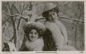 Zena ve Phyllis Dare