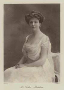 Bayan Arthur Markham (b/w fotoğraf) by English Photographer