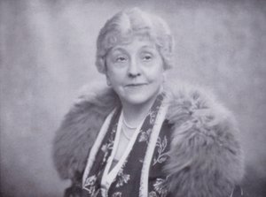 Bayan Laura Henderson, Windmill Tiyatrosu