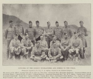 Gordon Highlanders Memurları ve Sahadaki Diğerleri by English Photographer