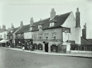 Yaşlı Boğa, Wandsworth High Street, 1897 by English Photographer