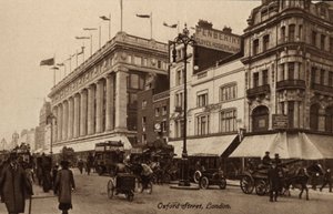 Oxford Street, Londra, Selfridges (s/b fotoğraf) by English Photographer