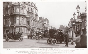 Park Lane ve Stanhope Kapısı by English Photographer