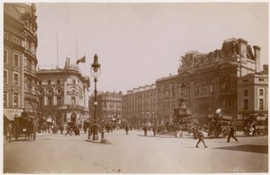 Piccadilly Sirki, Londra by English Photographer