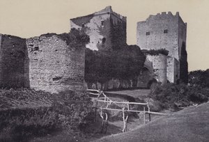 Portchester Kalesi (s/b fotoğraf) by English Photographer