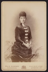 Portre, Danimarkalı Alexandra, daha sonra Kral VII. Edward olan Prens Albert Edward ile evlendi (s/b fotoğraf) by English Photographer