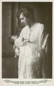 Prenses Mary, Vikontes Lascelles, en büyük oğlu George ile birlikte by English Photographer