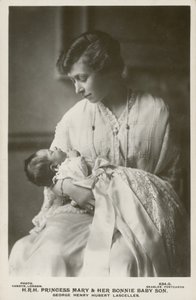 Prenses Mary, Vikontes Lascelles, en büyük oğlu George ile birlikte by English Photographer