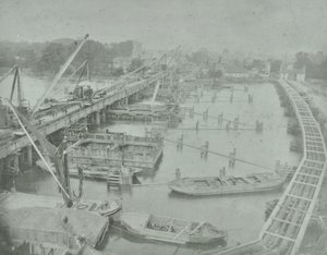Putney Köprüsü: yeni köprü için temel kazma, 1883 by English Photographer