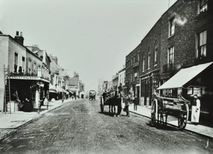 Putney High Street, köprüye doğru bakıyor, 1885 by English Photographer