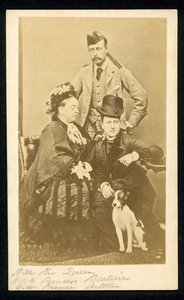 Kraliçe Victoria, Prenses Beatrice ve Prens Arthur by English Photographer
