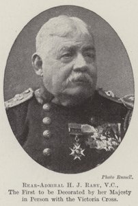Tuğamiral HJ Raby, VC, Majesteleri tarafından Şahsen Victoria Haçı ile dekore edilecek ilk kişi by English Photographer