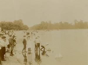 Yuvarlak Gölet, Kensington Bahçeleri, Londra by English Photographer