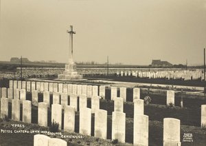 Saint-Charles de Potyze mezarlığı, Ypres by English Photographer