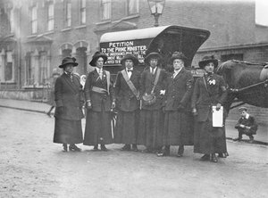 İskoç süfrajetleri dilekçe vermek için Londra