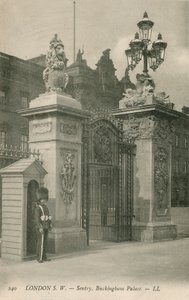 Nöbetçi, Buckingham Sarayı by English Photographer