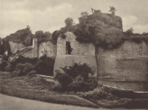 Skenfrith Kalesi (b/w fotoğraf) by English Photographer