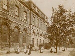 Kızlar için St Marylebone Yardım Okulu by English Photographer