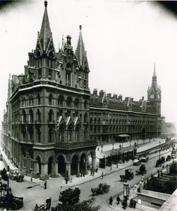 St Pancras Tren İstasyonu; Nisan 1899