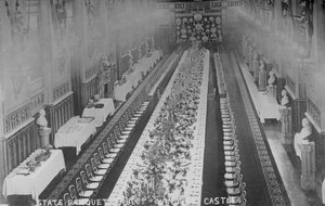 Devlet ziyafet masası, Windsor Kalesi, Berkshire (b/w fotoğraf) by English Photographer