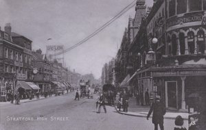 Stratford, High Street, Borough Theatre ile (s/b fotoğraf) by English Photographer