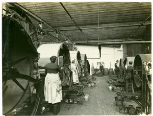 Goblen baskısı, Hughes fabrikası No. 2, 1923 by English Photographer