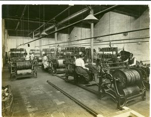 Goblen ayarı, Hughes fabrikası No. 2, 1923 by English Photographer