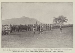 İngiliz Orta Afrika İngiliz-Portekiz Seferi, Majesteleri Komiseri Sihler Birliğine hitap ediyor, İngiliz Orta Afrika Tüfekleri by English Photographer