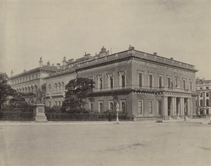 The Athenaeum Club (siyah-beyaz fotoğraf) by English Photographer