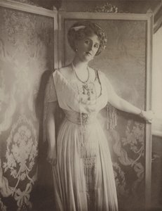 Barones von Eckardstein (siyah-beyaz fotoğraf) by English Photographer