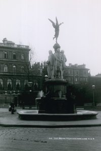 Kahverengi Çeşme, Park Lane, Londra by English Photographer